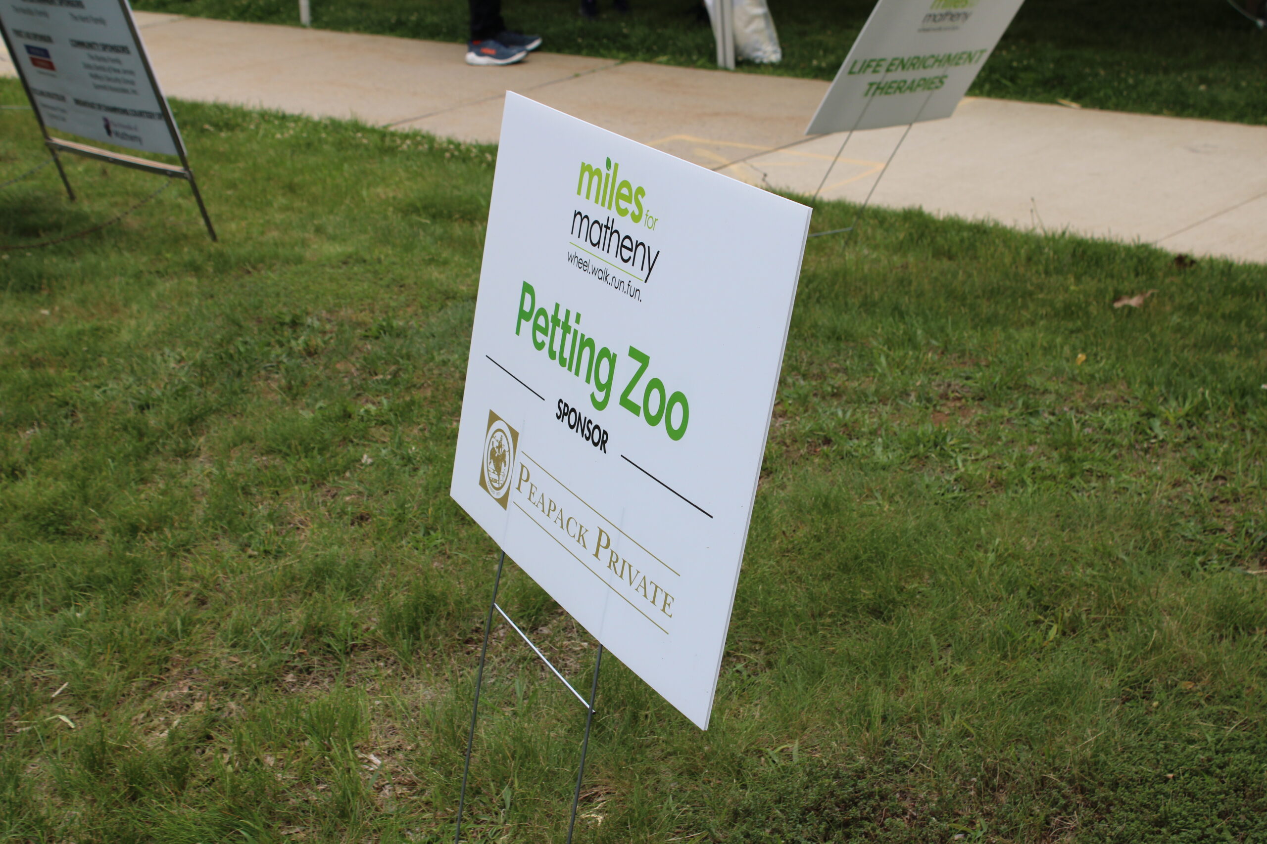 IMG_2250_petting zoo sponsor sign
