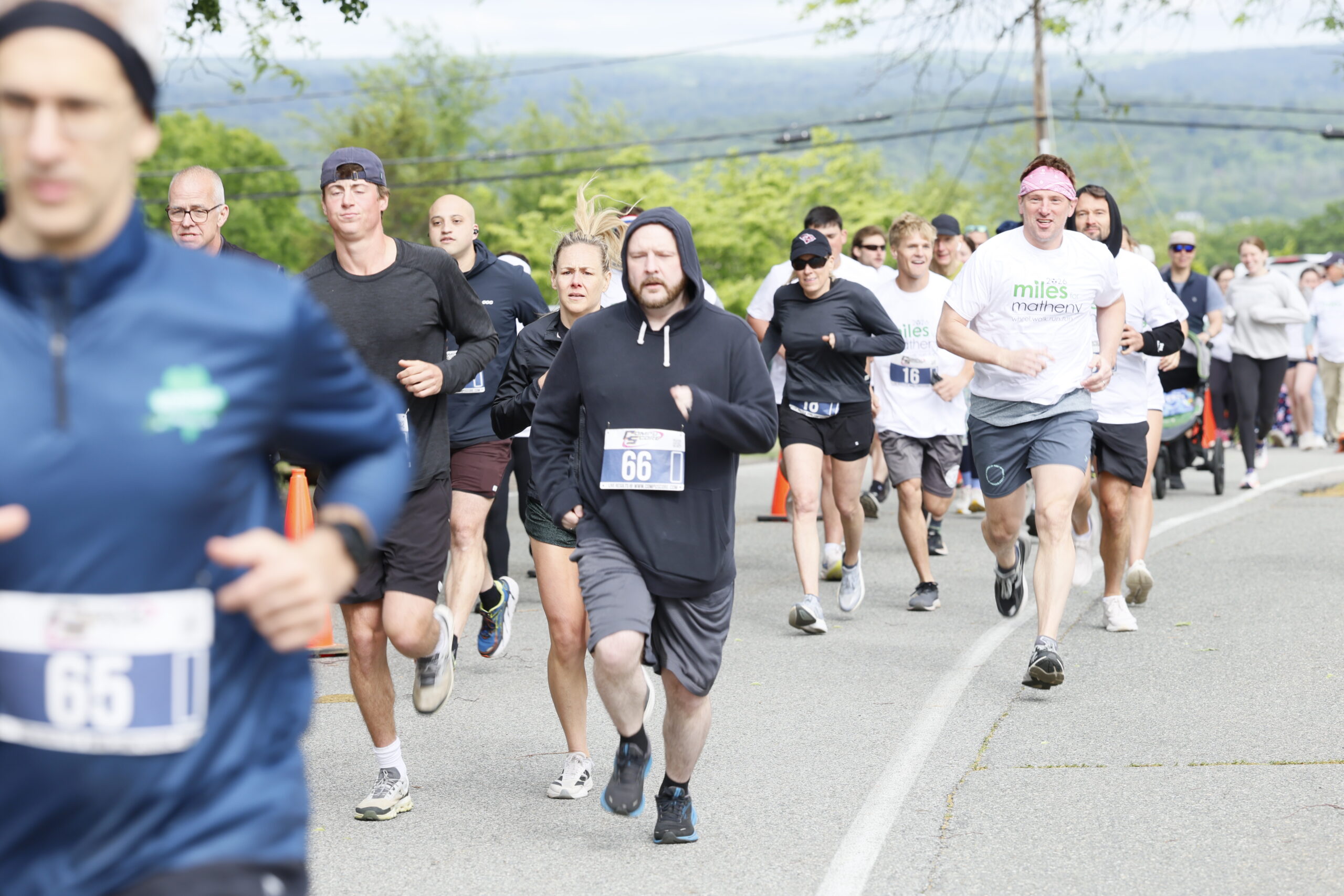 _L2A4841_runners start